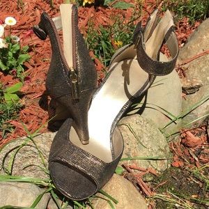 Bandolino shoes sandals old gold size 7